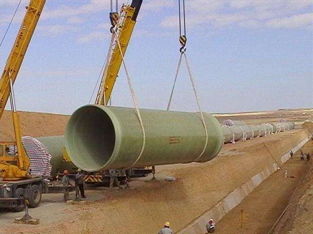 玻璃鋼污水管道吊裝現(xiàn)場(chǎng)